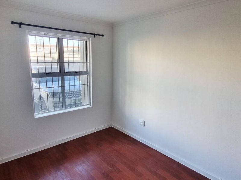 Light bright 2 bed ground floor apartment - Melkbos.  Avail 1 July - Photo 7