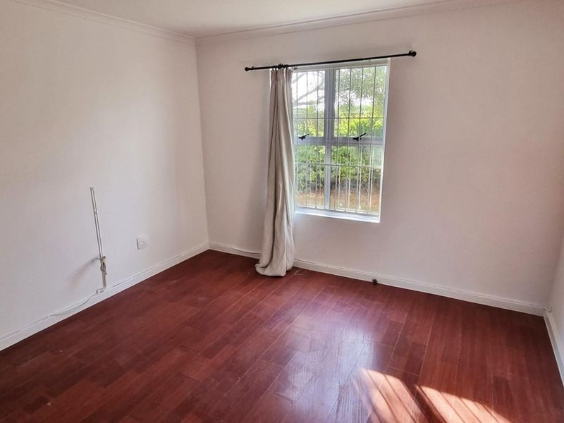 Light bright 2 bed ground floor apartment - Melkbos.  Avail 1 July - Photo 5