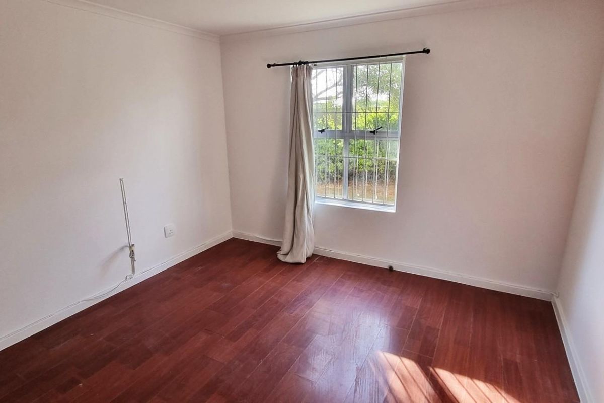 Light bright 2 bed ground floor apartment - Melkbos.  Avail 1 July - Photo 5