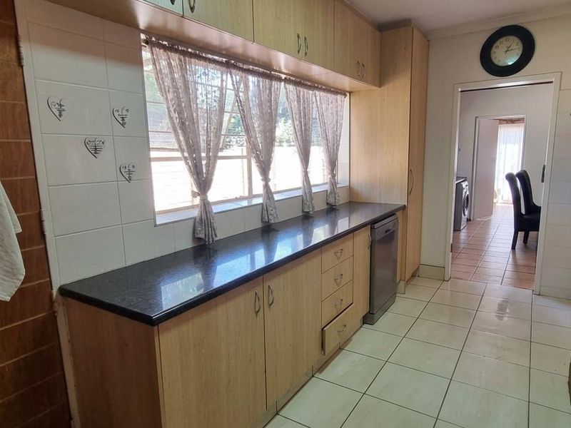 House For Sale in Atlasville, Boksburg - Photo 6