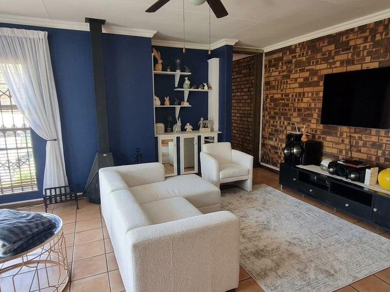House For Sale in Atlasville, Boksburg - Photo 2