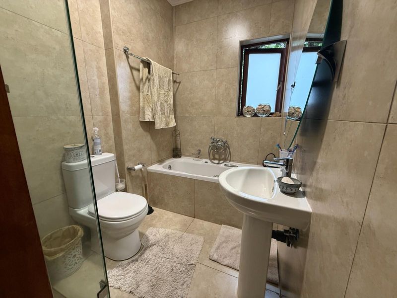 House On Auction in Waverley, Pretoria - Photo 7