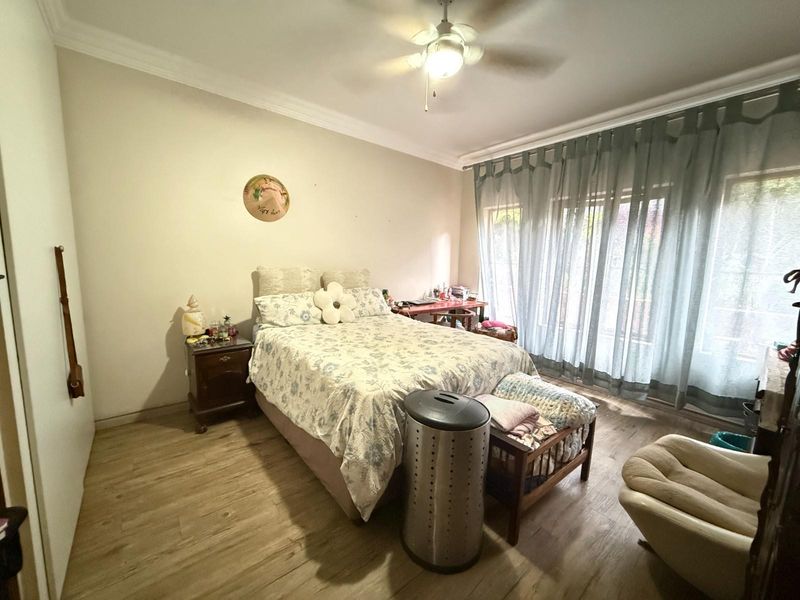 House On Auction in Waverley, Pretoria - Photo 5
