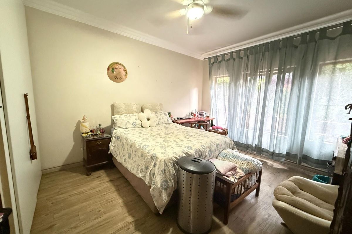 House On Auction in Waverley, Pretoria - Photo 5