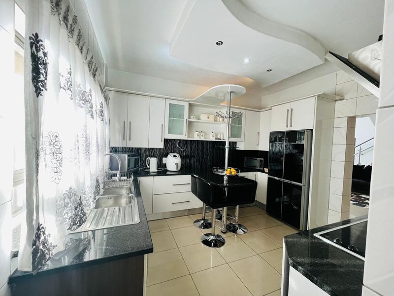 House To Rent in Magaliesberg Country Estate, Amandasig, Akasia - Photo 4