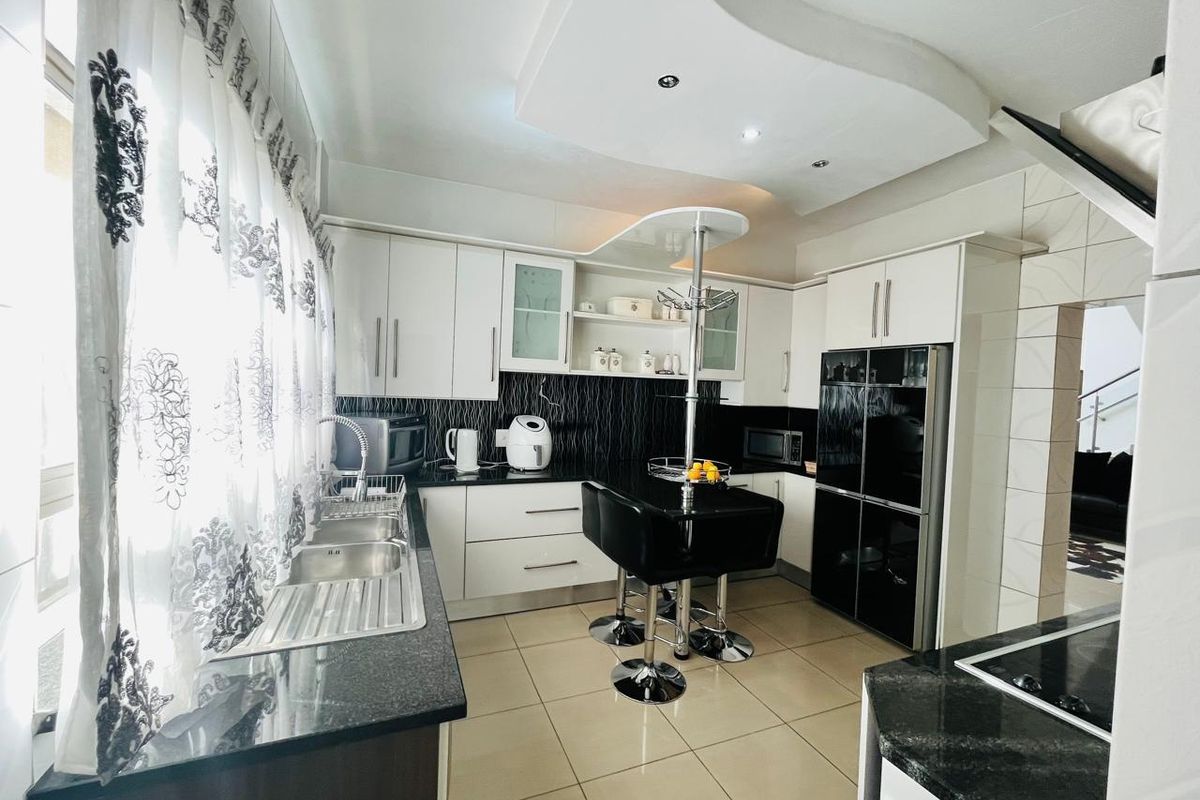 House To Rent in Magaliesberg Country Estate, Amandasig, Akasia - Photo 4