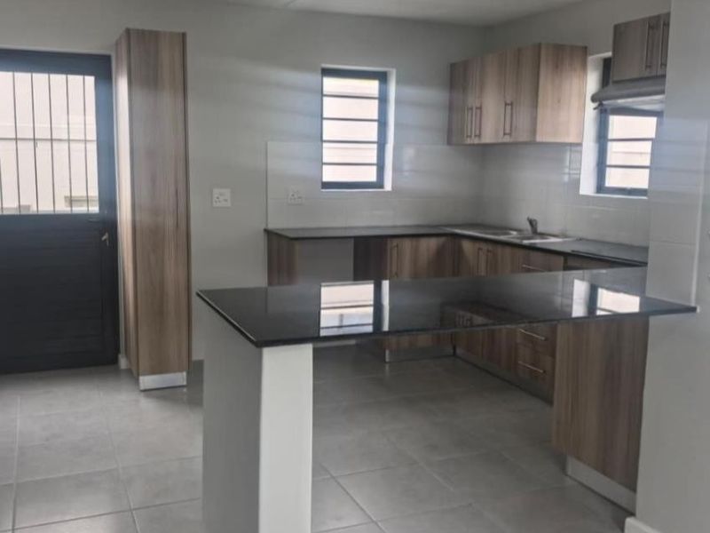 3 Bedroom Semi Detached Dbl Story House For Sale - Photo 4