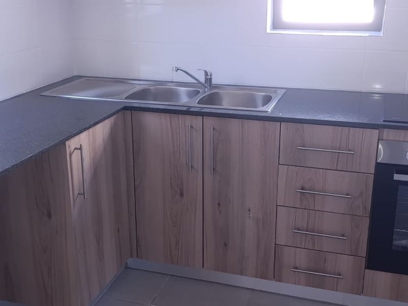 3 Bedroom Semi Detached Dbl Story House For Sale - Photo 7