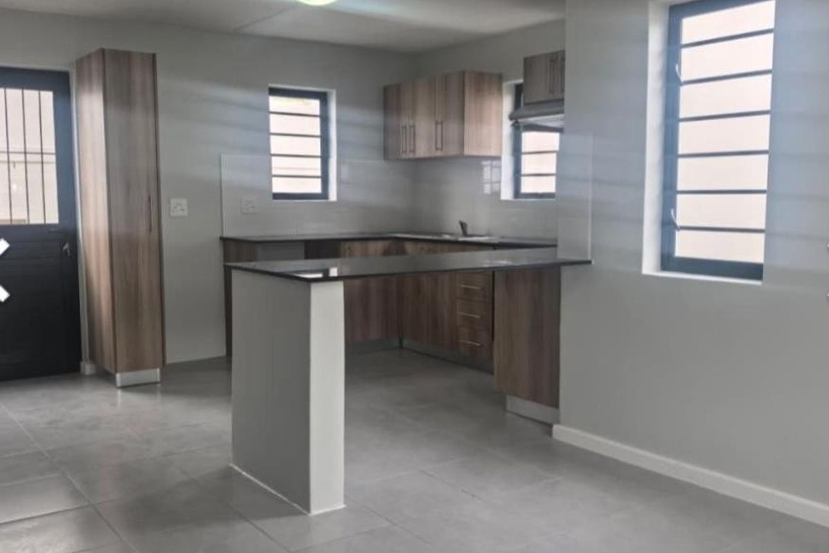 3 Bedroom Semi Detached Dbl Story House For Sale - Photo 2