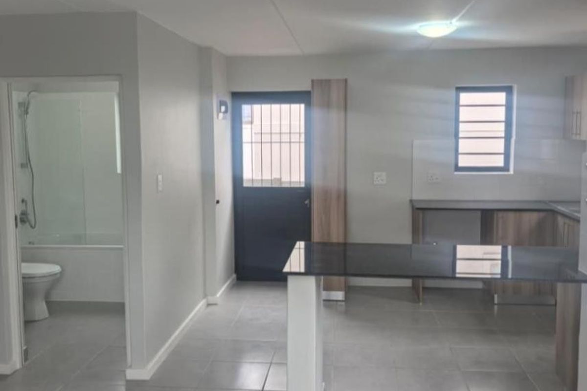 3 Bedroom Semi Detached Dbl Story House For Sale - Photo 3