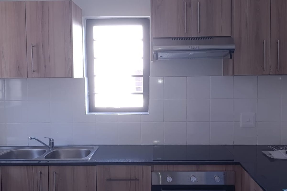 3 Bedroom Semi Detached Dbl Story House For Sale - Photo 5