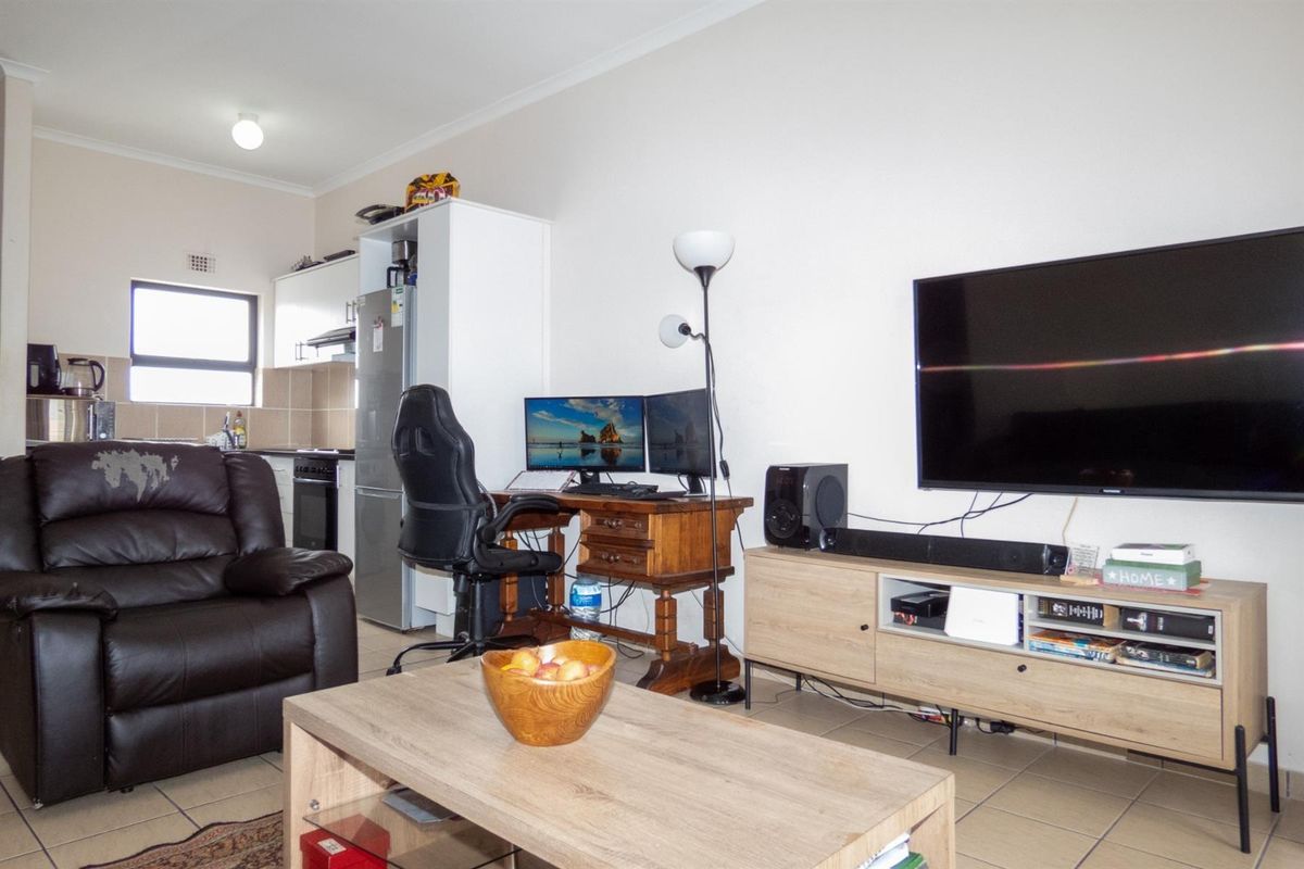 Secure 2-Bedroom Apartment To Rent | Prime Location Near MyCiTi - Photo 5