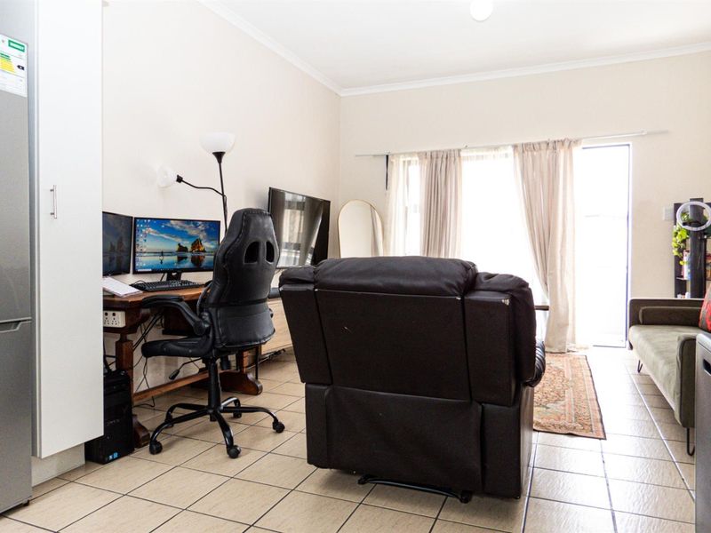 Secure 2-Bedroom Apartment To Rent | Prime Location Near MyCiTi - Photo 4