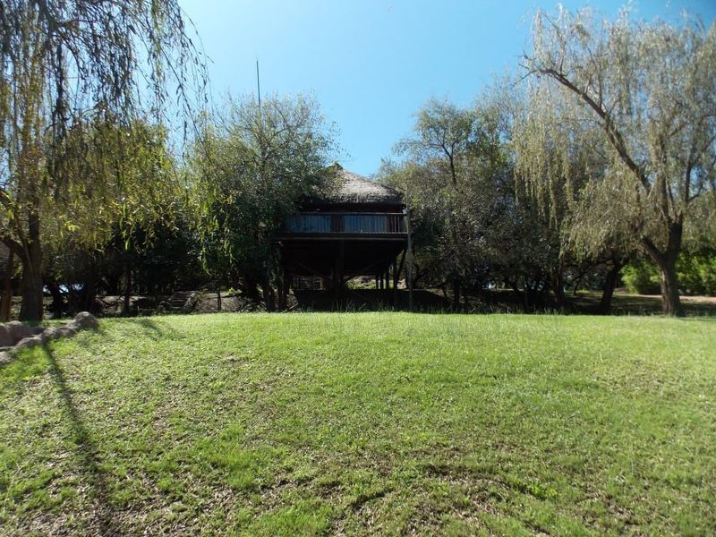 Farm for sale with a lot of opportunities and fishing chalets next to the Vaal River. - Photo 4