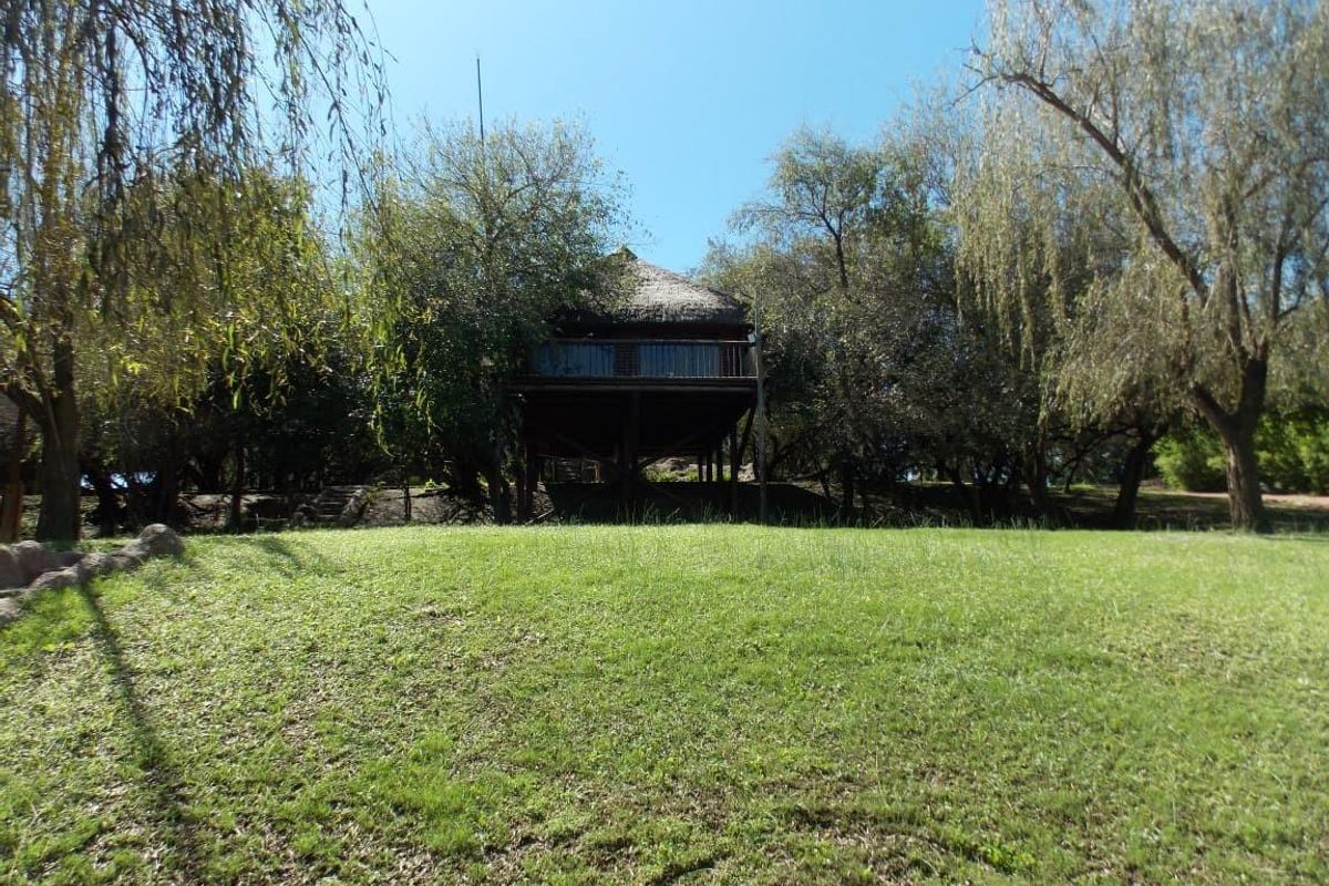 Farm for sale with a lot of opportunities and fishing chalets next to the Vaal River. - Photo 4