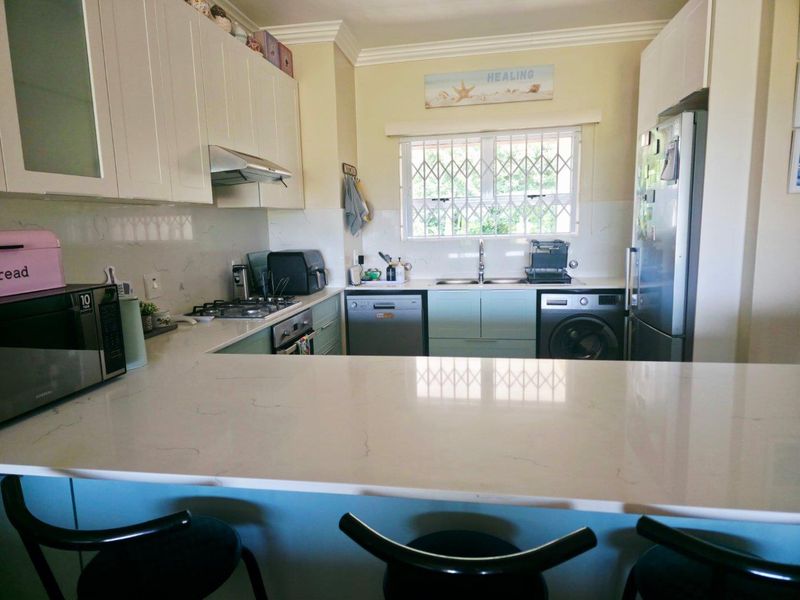 Apartment For Sale in Willard Beach, Ballito, KwaZulu Natal - Photo 2