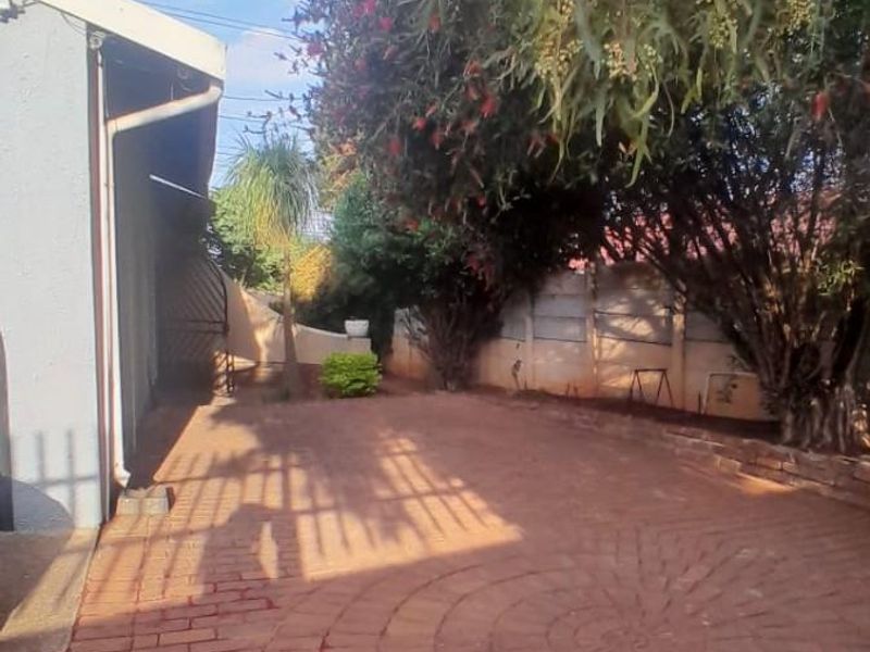 3 Bedroom House To Rent - Photo 4