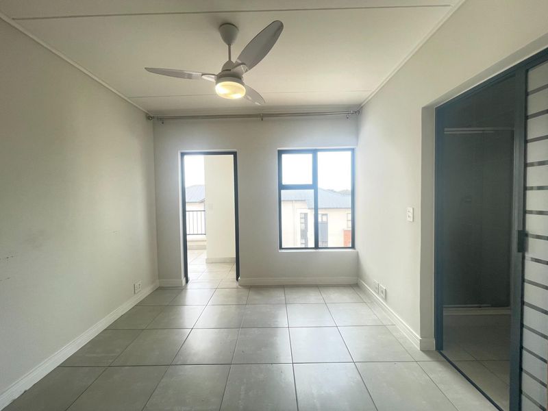 Ever thought top floor estate living just feels better? - Photo 10