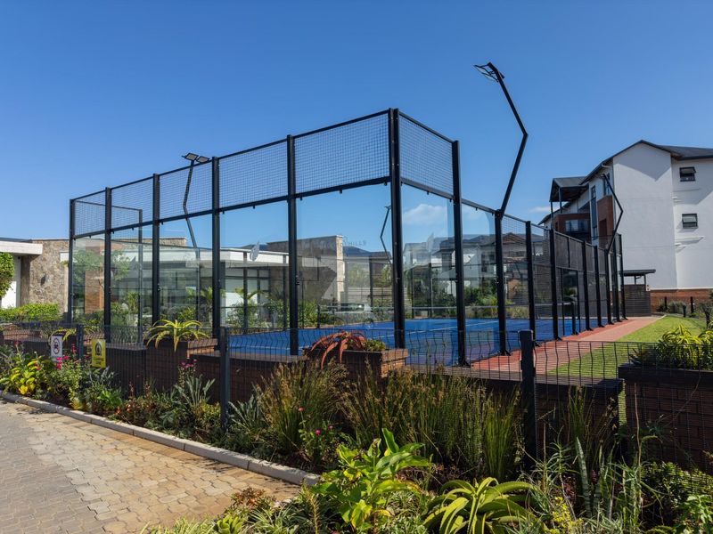 Ever thought top floor estate living just feels better? - Photo 9