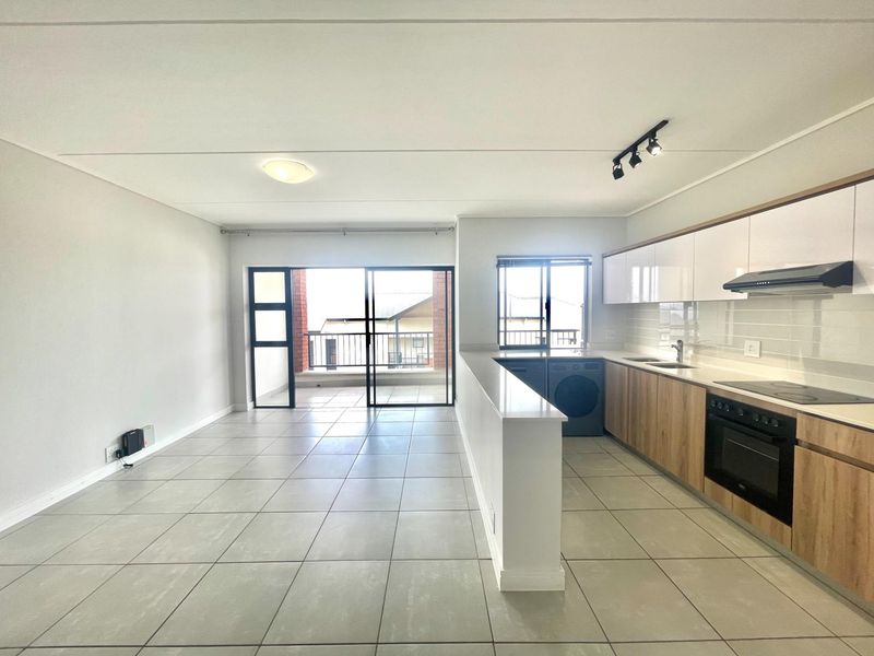 Ever thought top floor estate living just feels better? - Photo 8