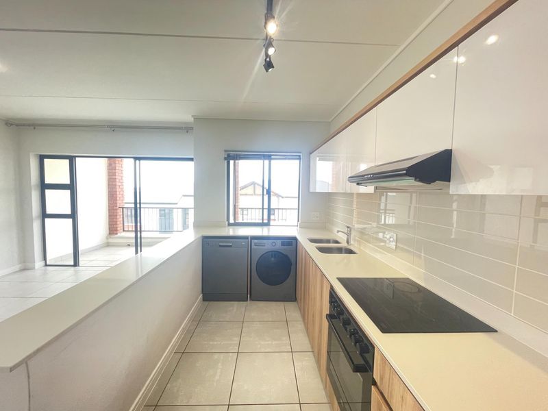 Ever thought top floor estate living just feels better? - Photo 5