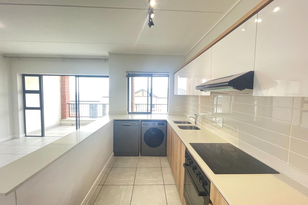Ever thought top floor estate living just feels better? - Photo 5