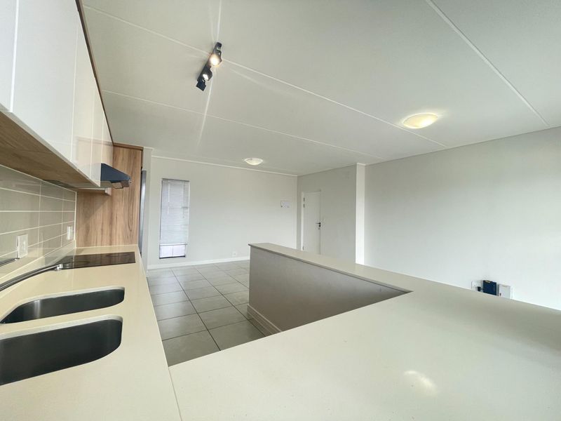 Ever thought top floor estate living just feels better? - Photo 3