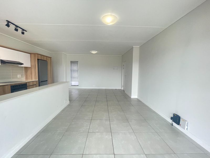 Ever thought top floor estate living just feels better? - Photo 7