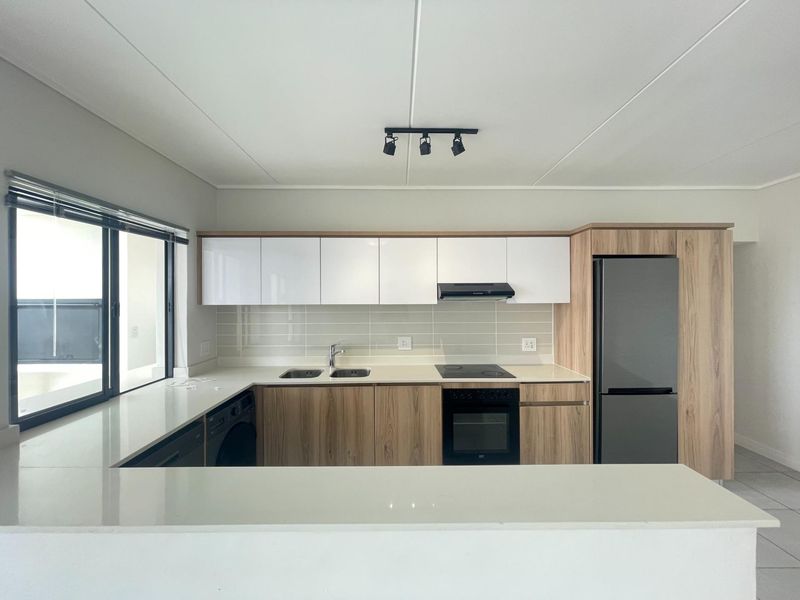 Ever thought top floor estate living just feels better? - Photo 4