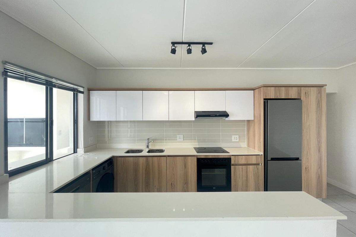 Ever thought top floor estate living just feels better? - Photo 4