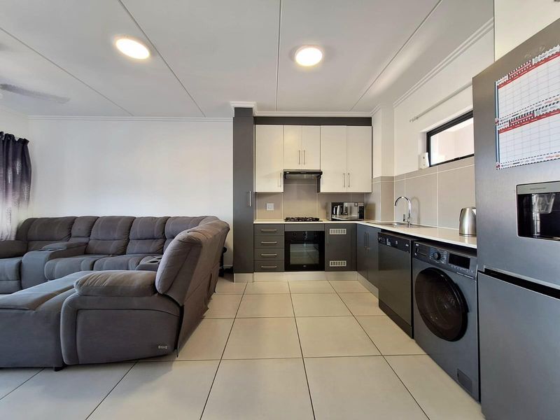 Apartment For Sale in Ballito Central, Ballito, KwaZulu Natal - Photo 3