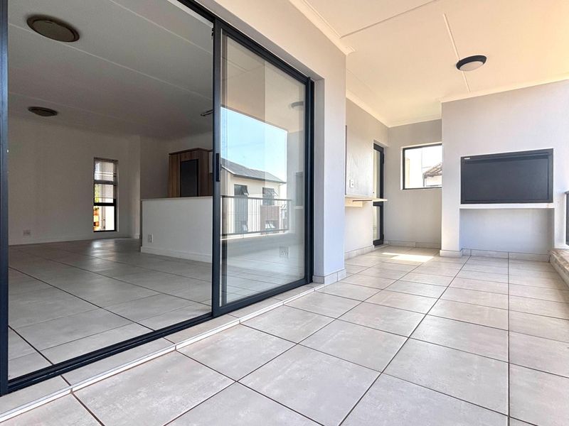 Why wait months when you could move in right now - Photo 3