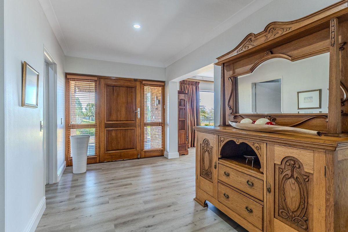Exclusive Property in Vierlanden, Durbanville. Luxury, Sustainability and Development Potential - Photo 4