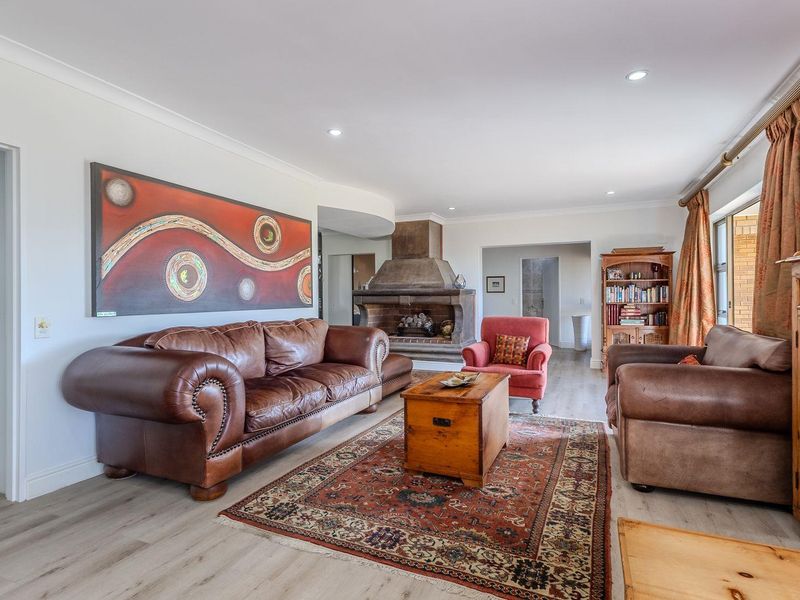Exclusive Property in Vierlanden, Durbanville. Luxury, Sustainability and Development Potential - Photo 6