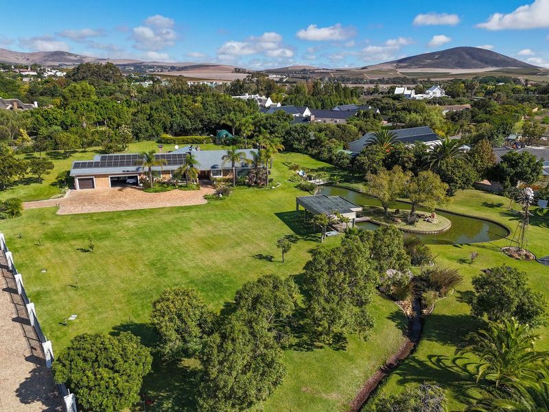 Exclusive Property in Vierlanden, Durbanville. Luxury, Sustainability and Development Potential - Photo 2