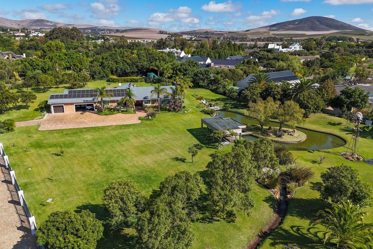 Exclusive Property in Vierlanden, Durbanville. Luxury, Sustainability and Development Potential - Photo 2