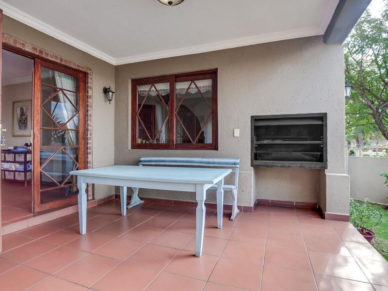 4 Bed 2.5 Bath Largest Townhouse Potential 5th Bedroom Eagle Canyon Golf Estate, Roodepoort - Photo 6