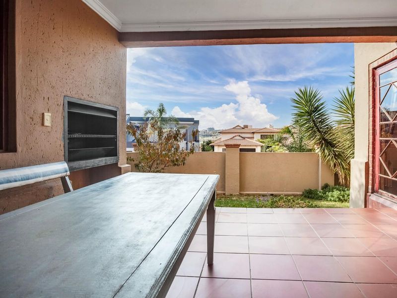 4 Bed 2.5 Bath Largest Townhouse Potential 5th Bedroom Eagle Canyon Golf Estate, Roodepoort - Photo 7