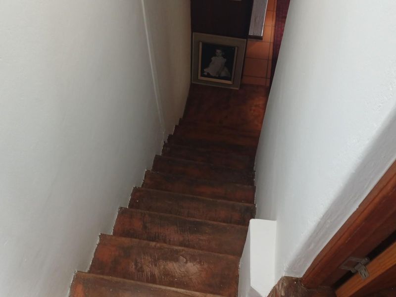 5 Bedroom Home in Rooihuiskraal - Photo 8