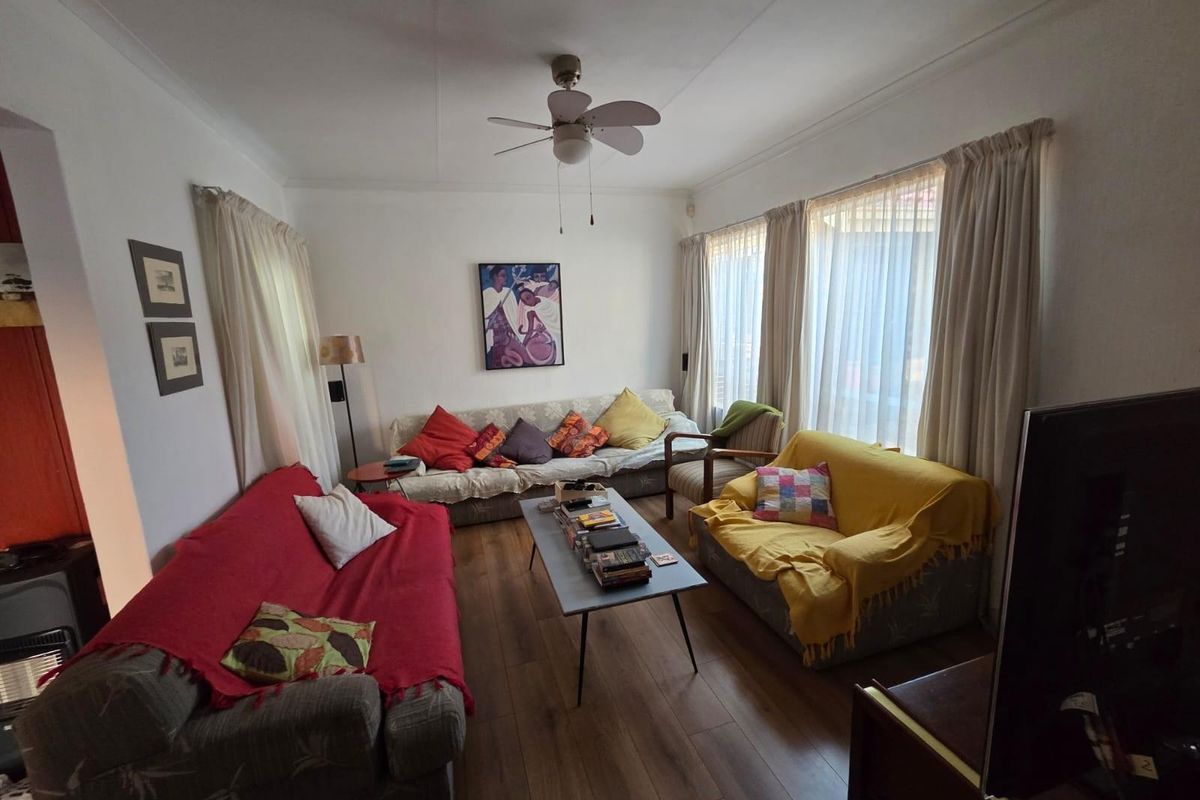5 Bedroom Home in Rooihuiskraal - Photo 2