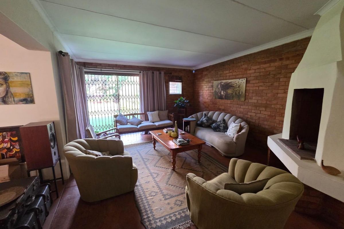 5 Bedroom Home in Rooihuiskraal - Photo 3