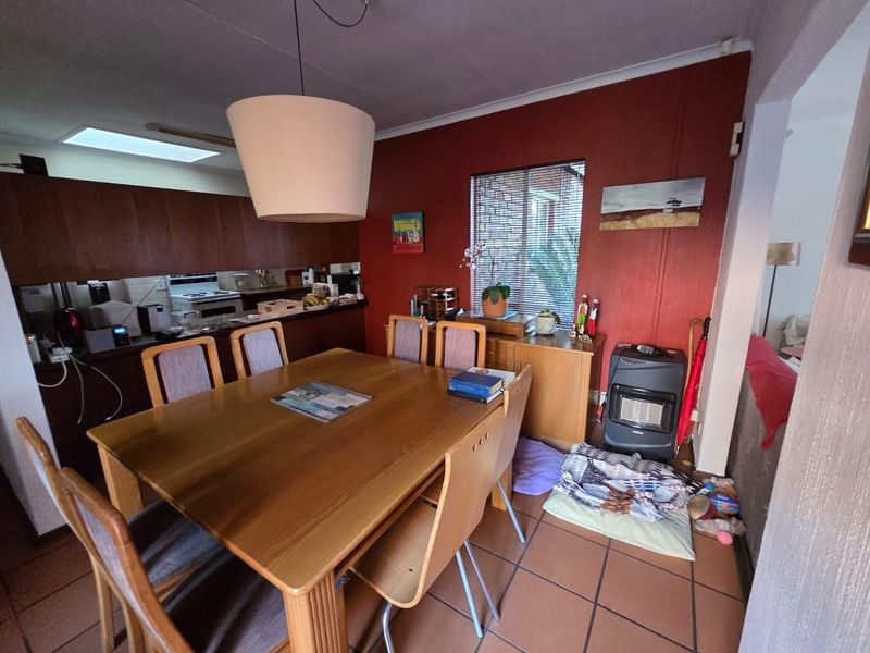 5 Bedroom Home in Rooihuiskraal - Photo 4