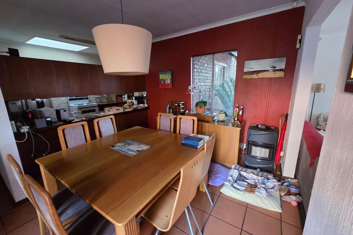 5 Bedroom Home in Rooihuiskraal - Photo 4