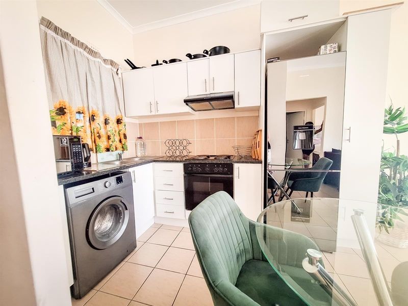 Spacious 2-Bedroom Apartment To Rent | Secure Complex - Photo 2