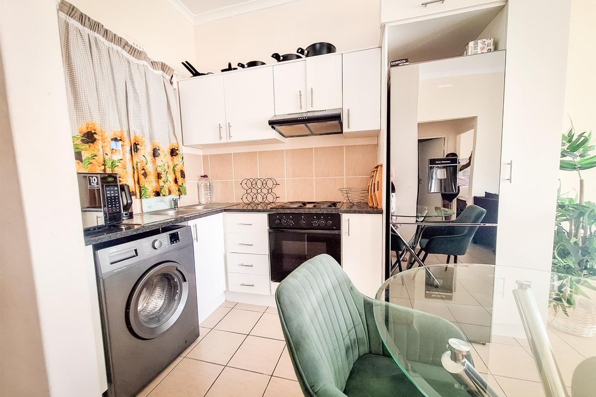 Spacious 2-Bedroom Apartment To Rent | Secure Complex - Photo 2