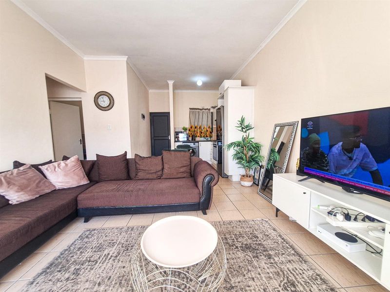 Spacious 2-Bedroom Apartment To Rent | Secure Complex - Photo 5