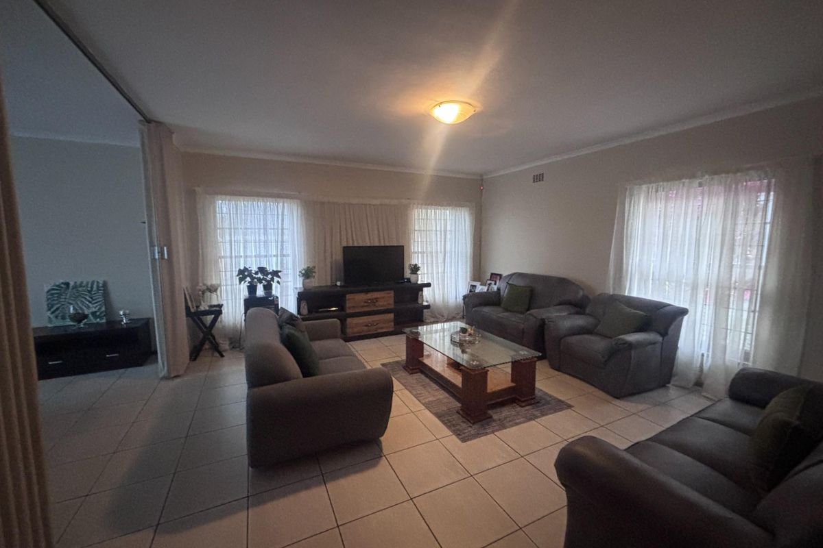 Charming Cape Dutch Family Home with Dual-Erf Opportunity in Townsend Estate - Photo 5