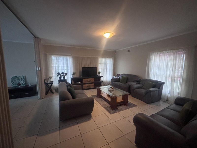 Charming Cape Dutch Family Home with Dual-Erf Opportunity in Townsend Estate - Photo 5