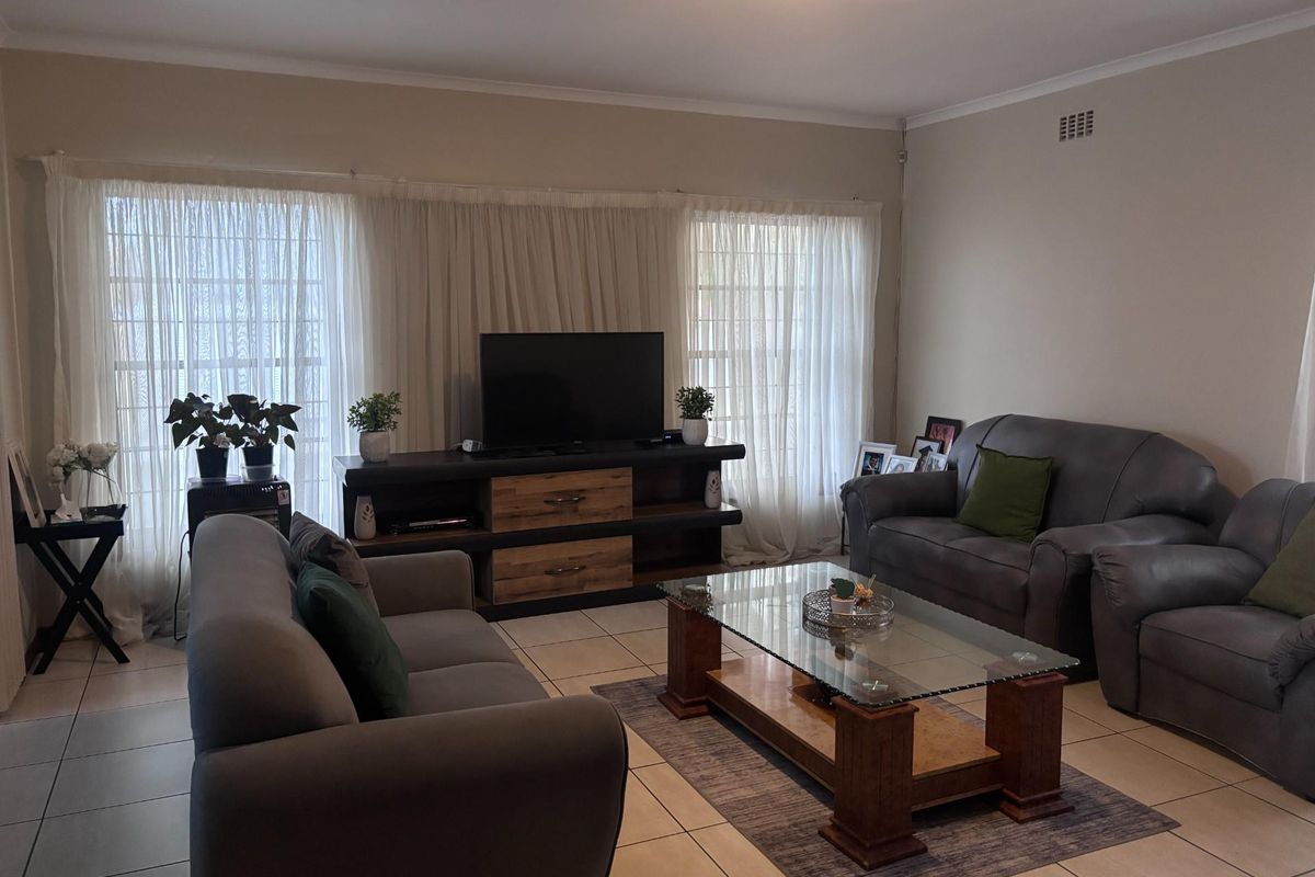 Charming Cape Dutch Family Home with Dual-Erf Opportunity in Townsend Estate - Photo 4