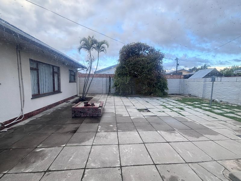 Charming Cape Dutch Family Home with Dual-Erf Opportunity in Townsend Estate - Photo 3